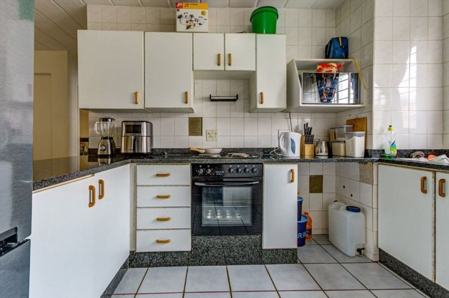 2 Bedroom Property for Sale in Glen Marais Gauteng