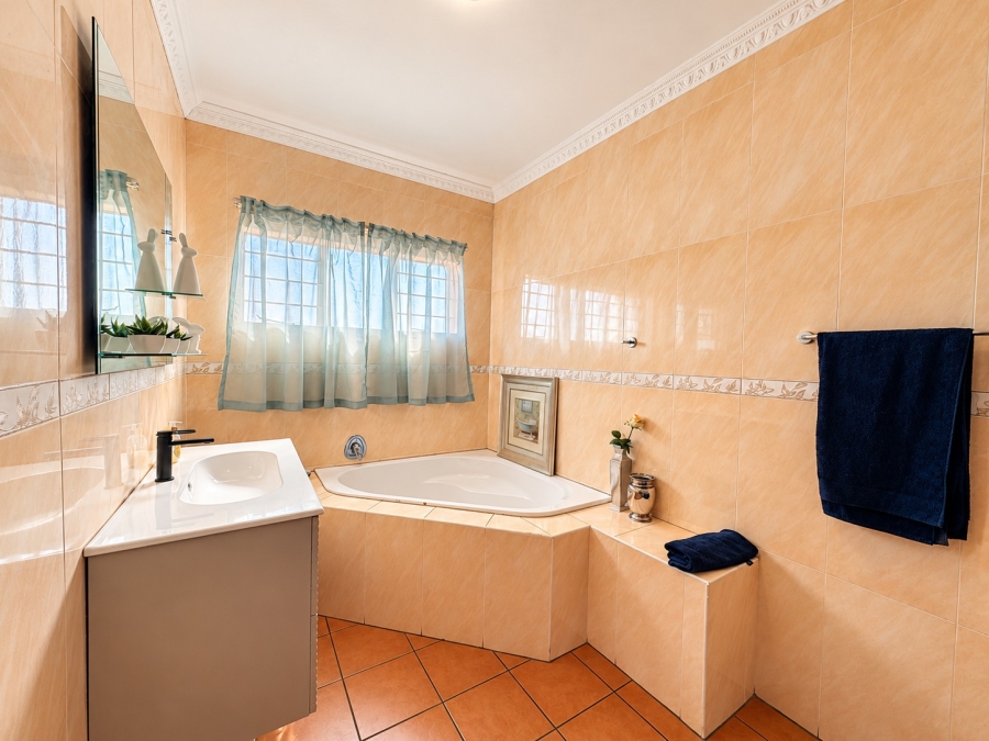 4 Bedroom Property for Sale in Sunair Park Gauteng