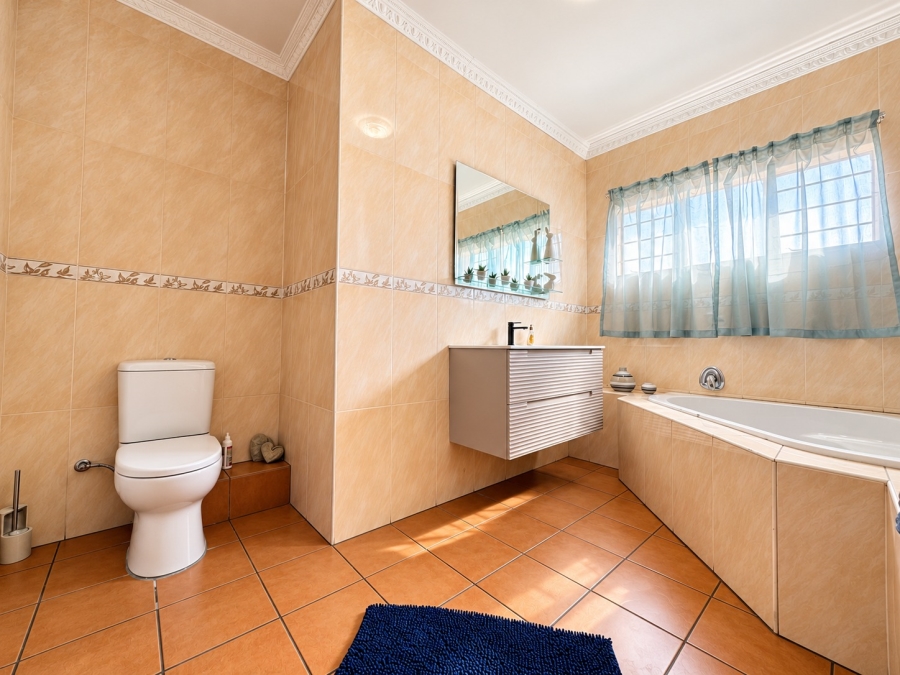 4 Bedroom Property for Sale in Sunair Park Gauteng