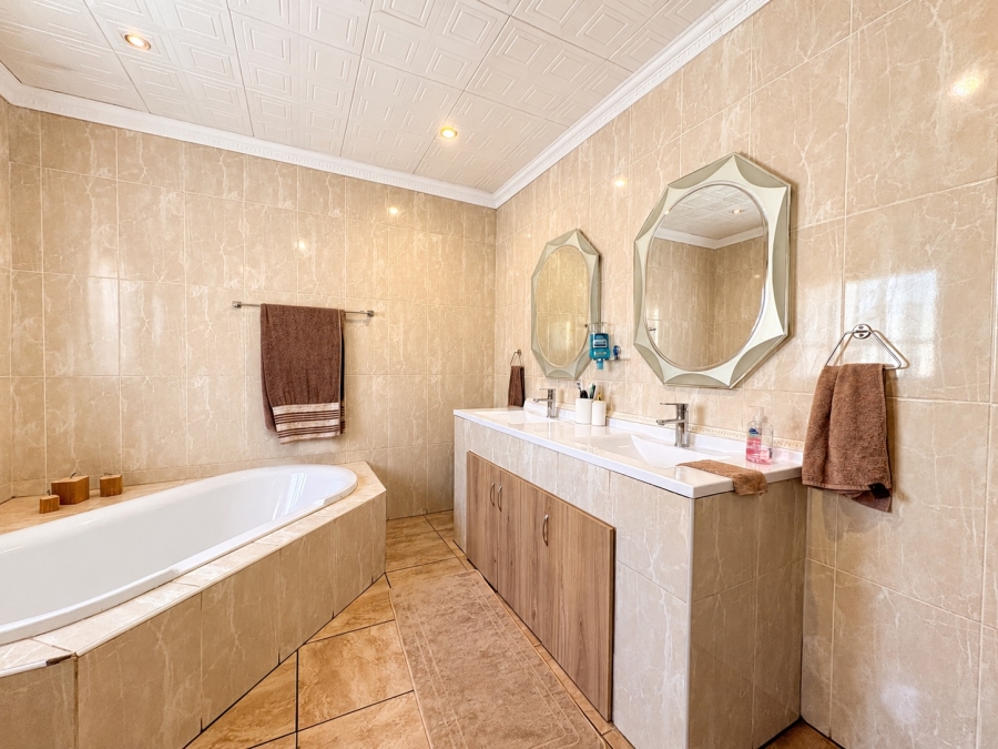 4 Bedroom Property for Sale in Sunair Park Gauteng