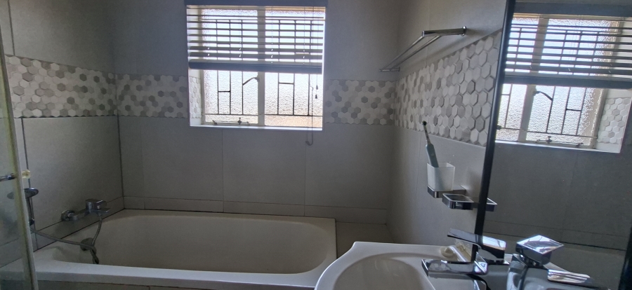 3 Bedroom Property for Sale in Wentworth Park Gauteng
