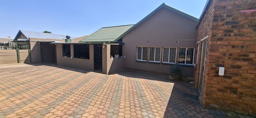 3 Bedroom Property for Sale in Wentworth Park Gauteng
