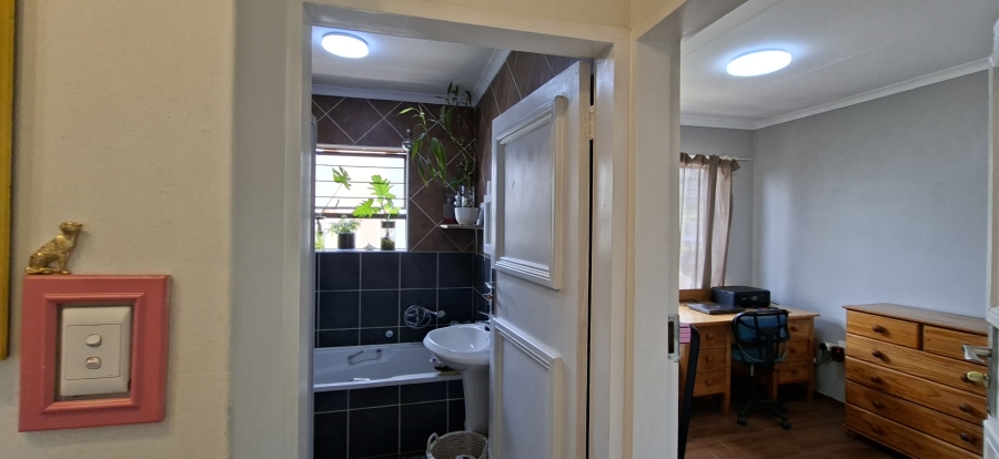 3 Bedroom Property for Sale in Sugar Bush Estate Gauteng