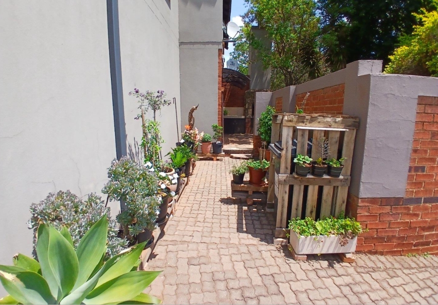 3 Bedroom Property for Sale in Sugar Bush Estate Gauteng