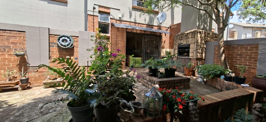 3 Bedroom Property for Sale in Sugar Bush Estate Gauteng