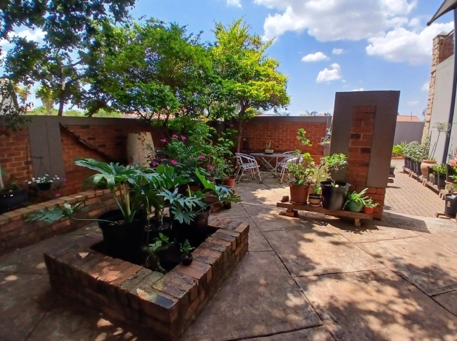 3 Bedroom Property for Sale in Sugar Bush Estate Gauteng
