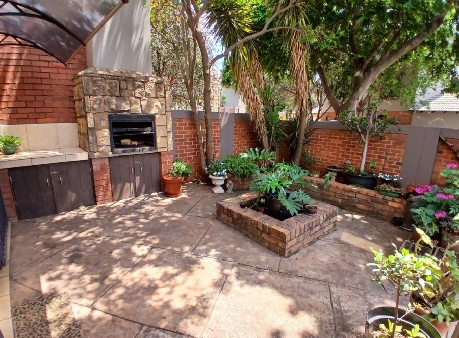 3 Bedroom Property for Sale in Sugar Bush Estate Gauteng