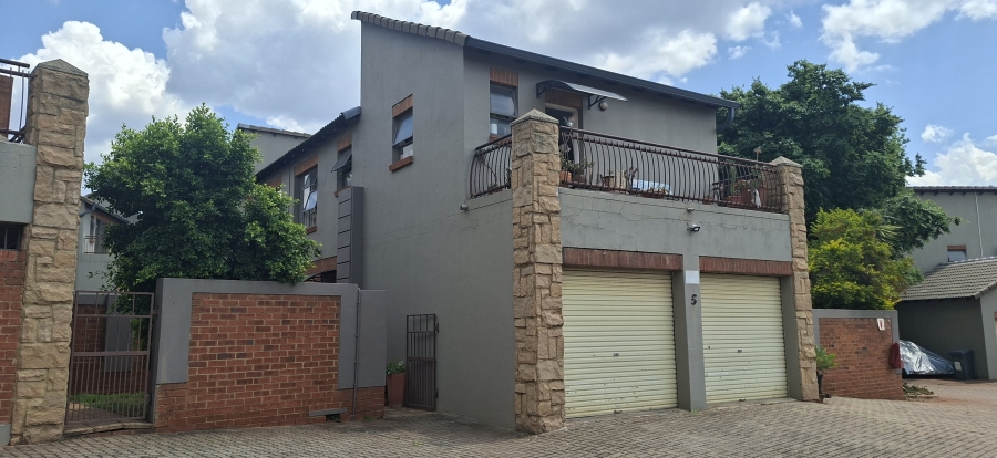 3 Bedroom Property for Sale in Sugar Bush Estate Gauteng