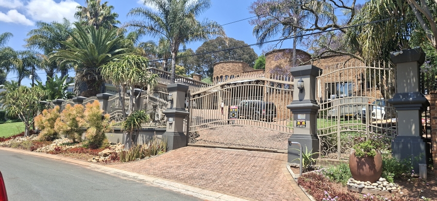 5 Bedroom Property for Sale in Noordheuwel Gauteng