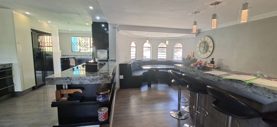 5 Bedroom Property for Sale in Noordheuwel Gauteng
