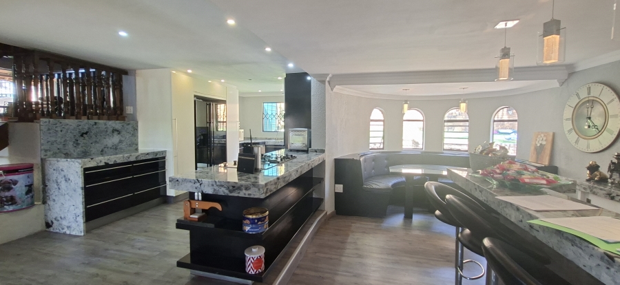 5 Bedroom Property for Sale in Noordheuwel Gauteng