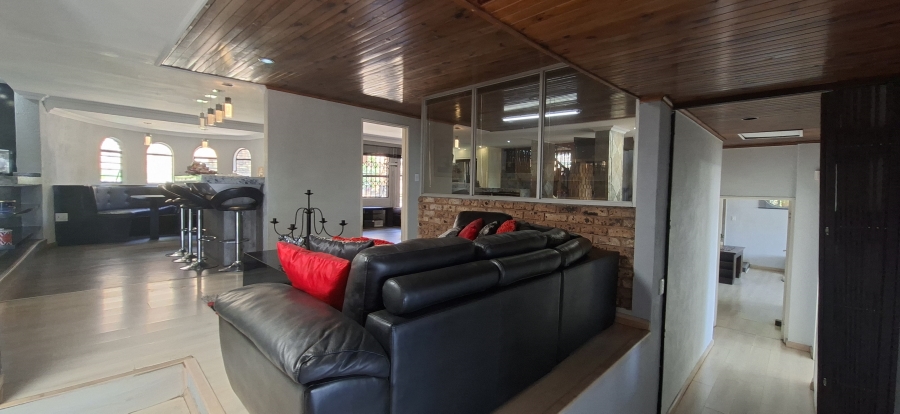 5 Bedroom Property for Sale in Noordheuwel Gauteng