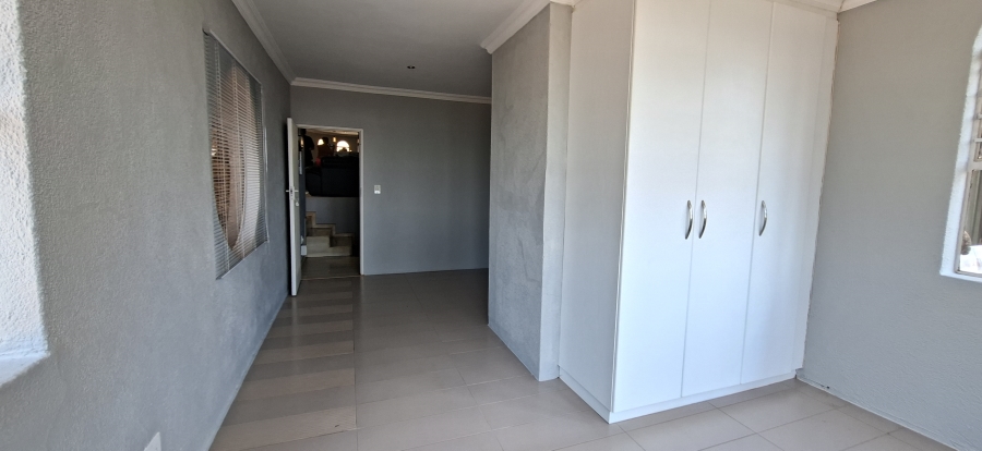 5 Bedroom Property for Sale in Noordheuwel Gauteng