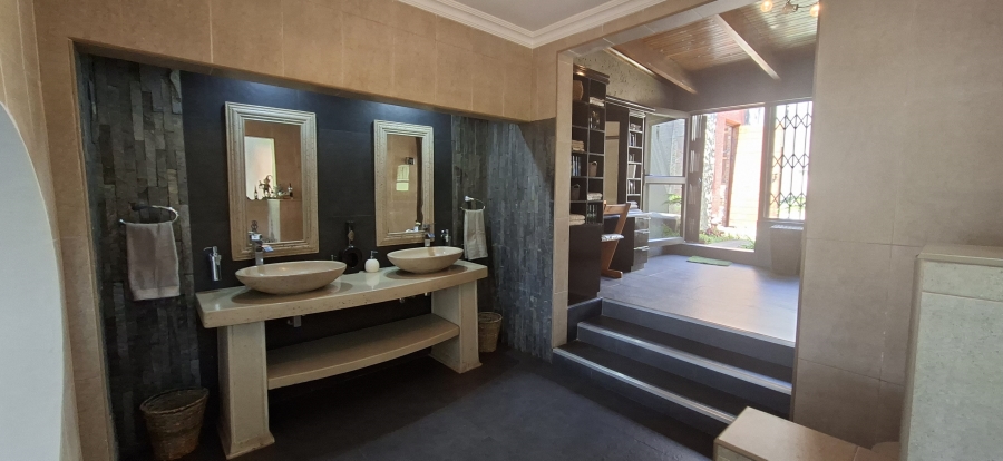 5 Bedroom Property for Sale in Noordheuwel Gauteng