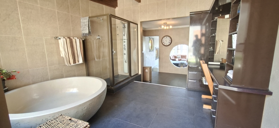 5 Bedroom Property for Sale in Noordheuwel Gauteng