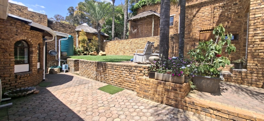 5 Bedroom Property for Sale in Noordheuwel Gauteng