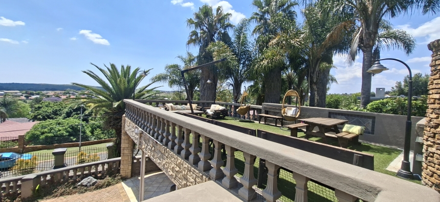 5 Bedroom Property for Sale in Noordheuwel Gauteng