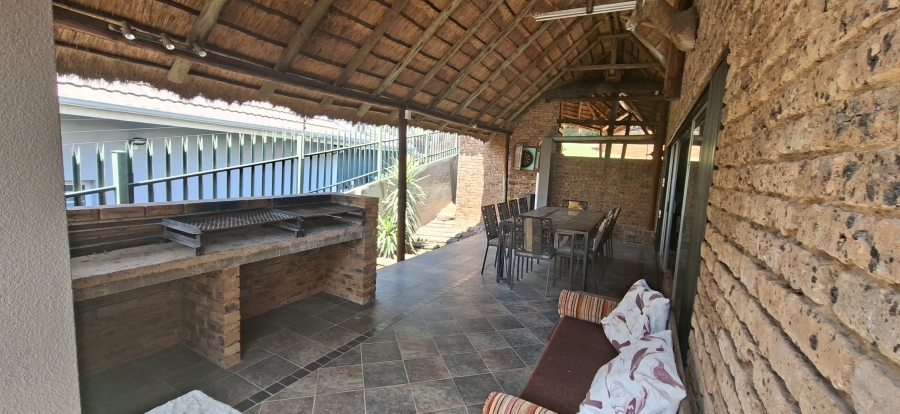 5 Bedroom Property for Sale in Noordheuwel Gauteng