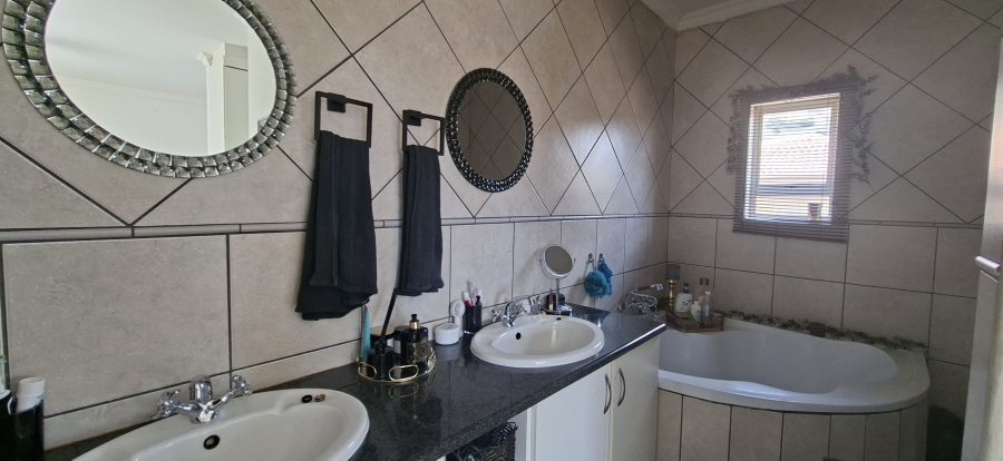 3 Bedroom Property for Sale in Noordheuwel Gauteng