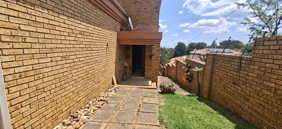 3 Bedroom Property for Sale in Noordheuwel Gauteng