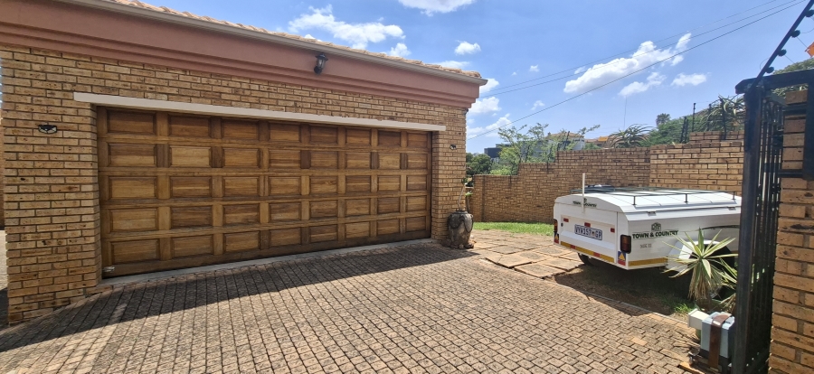 3 Bedroom Property for Sale in Noordheuwel Gauteng