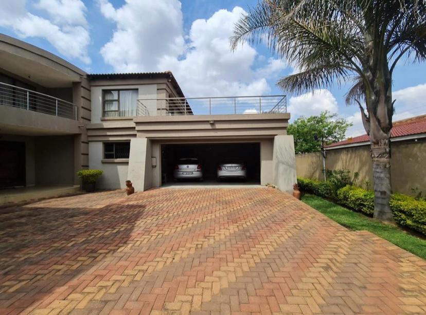 7 Bedroom Property for Sale in Klippoortje Gauteng