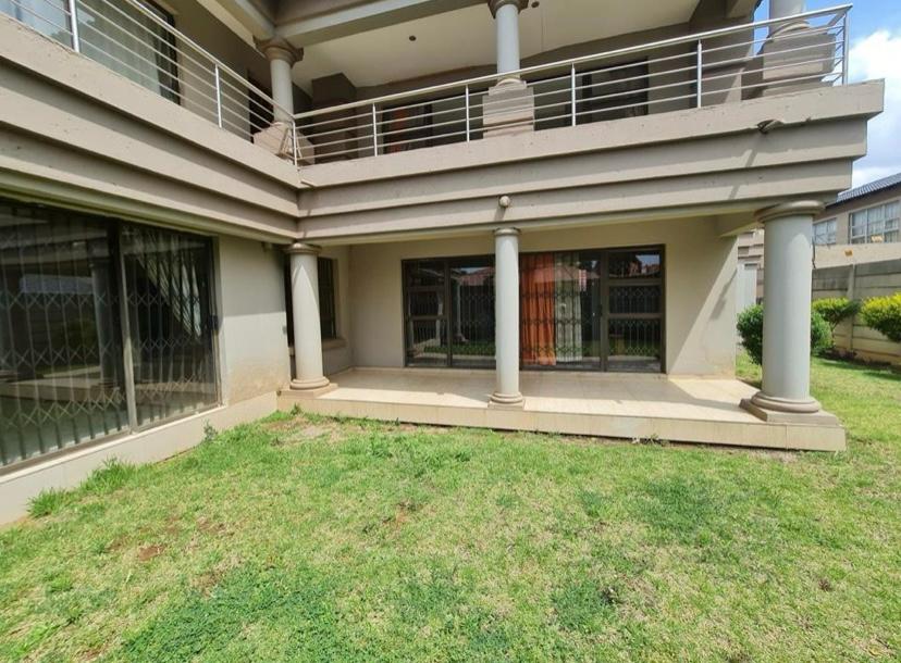 7 Bedroom Property for Sale in Klippoortje Gauteng