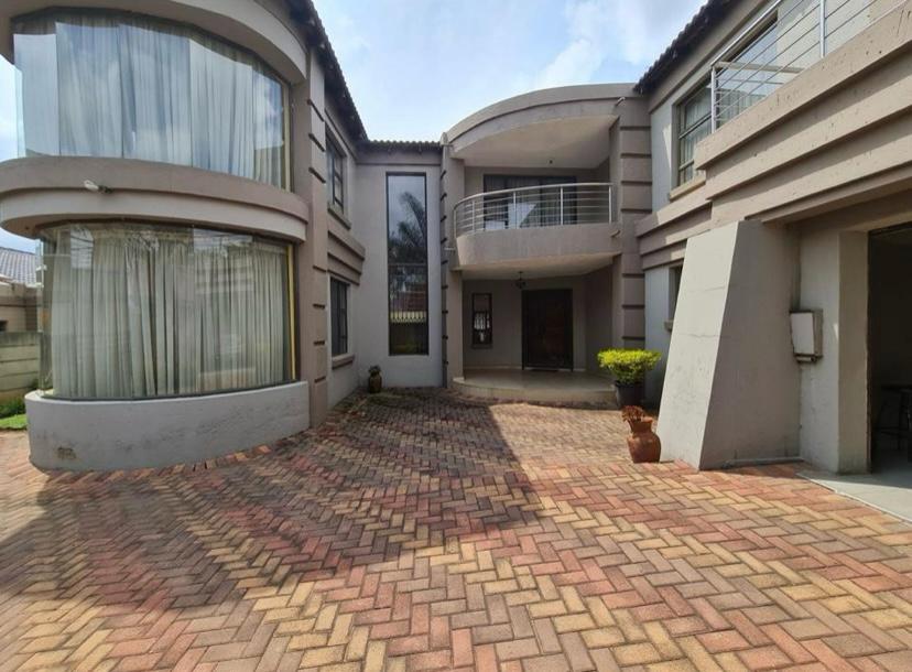 7 Bedroom Property for Sale in Klippoortje Gauteng
