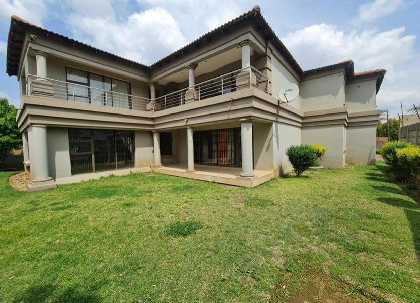 7 Bedroom Property for Sale in Klippoortje Gauteng