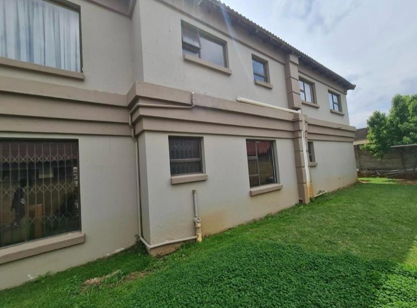 7 Bedroom Property for Sale in Klippoortje Gauteng