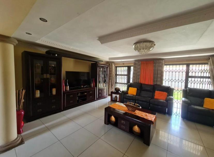 7 Bedroom Property for Sale in Klippoortje Gauteng