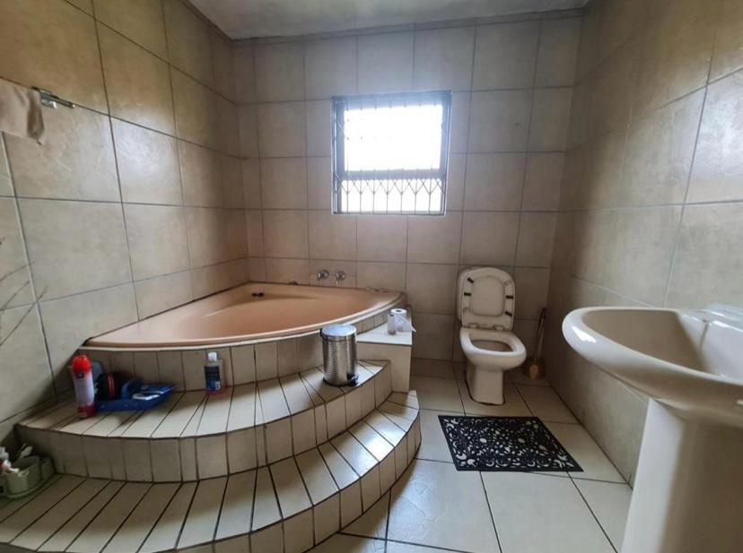 7 Bedroom Property for Sale in Klippoortje Gauteng