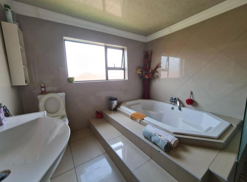 7 Bedroom Property for Sale in Klippoortje Gauteng