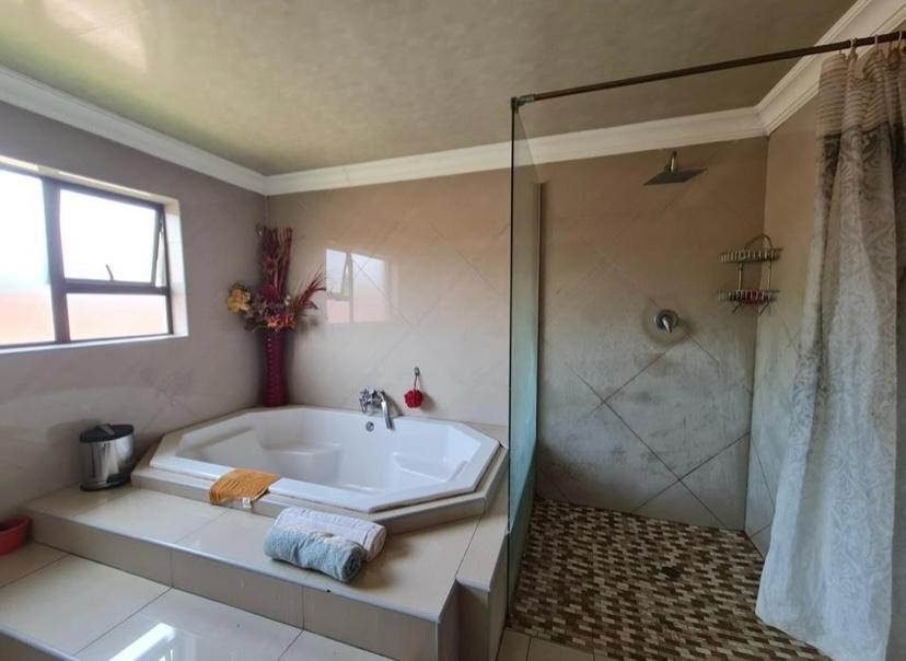 7 Bedroom Property for Sale in Klippoortje Gauteng
