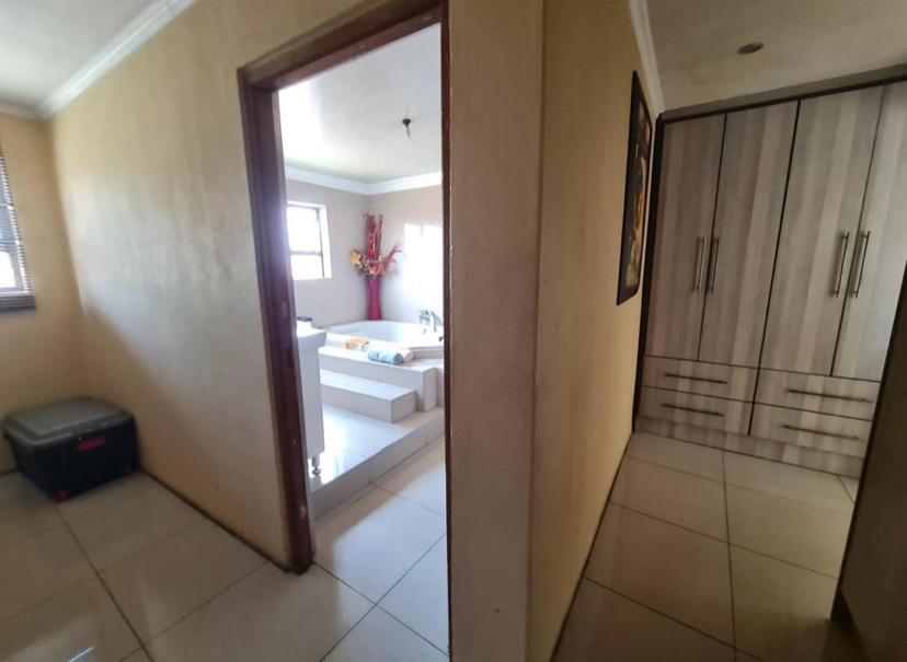 7 Bedroom Property for Sale in Klippoortje Gauteng