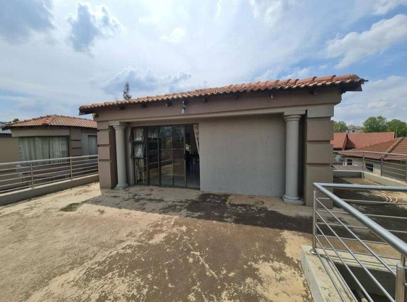7 Bedroom Property for Sale in Klippoortje Gauteng