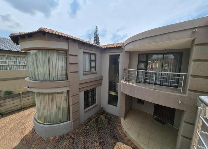 7 Bedroom Property for Sale in Klippoortje Gauteng