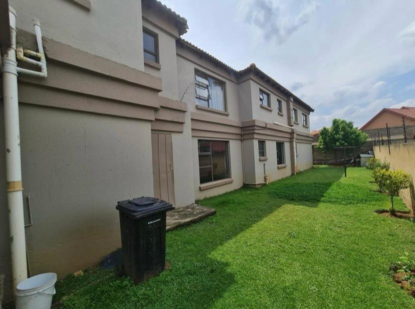 7 Bedroom Property for Sale in Klippoortje Gauteng