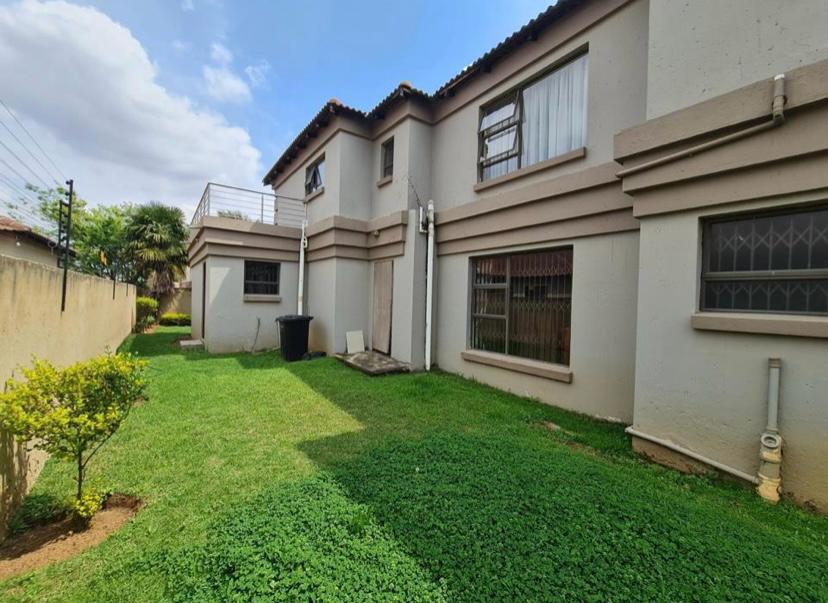 7 Bedroom Property for Sale in Klippoortje Gauteng