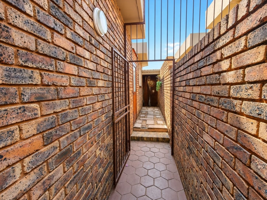 3 Bedroom Property for Sale in La Montagne Gauteng