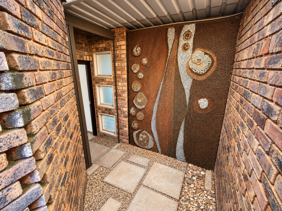 3 Bedroom Property for Sale in La Montagne Gauteng
