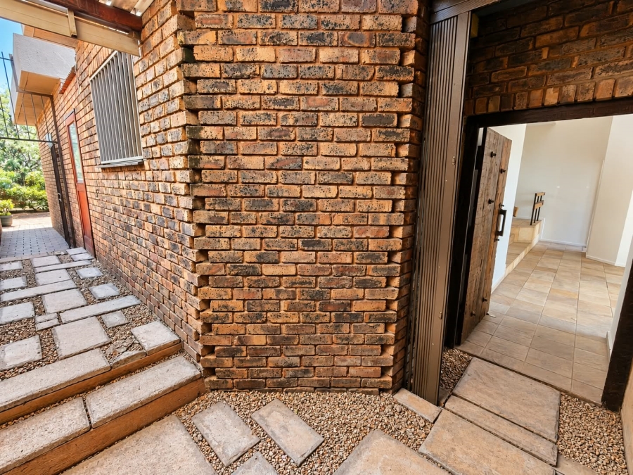 3 Bedroom Property for Sale in La Montagne Gauteng