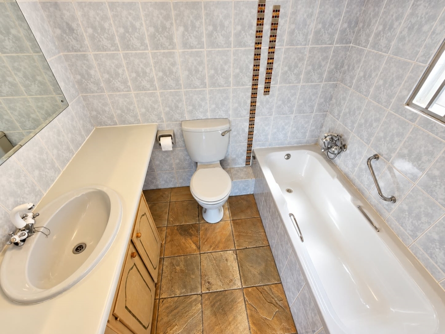3 Bedroom Property for Sale in La Montagne Gauteng