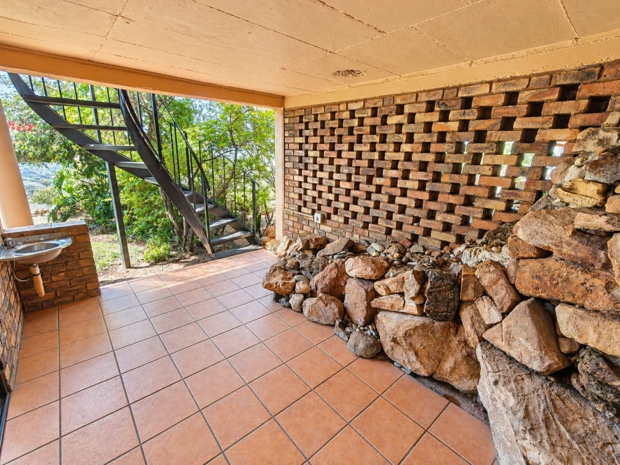 3 Bedroom Property for Sale in La Montagne Gauteng