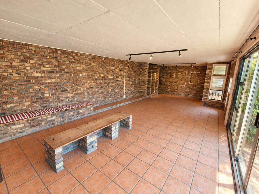 3 Bedroom Property for Sale in La Montagne Gauteng