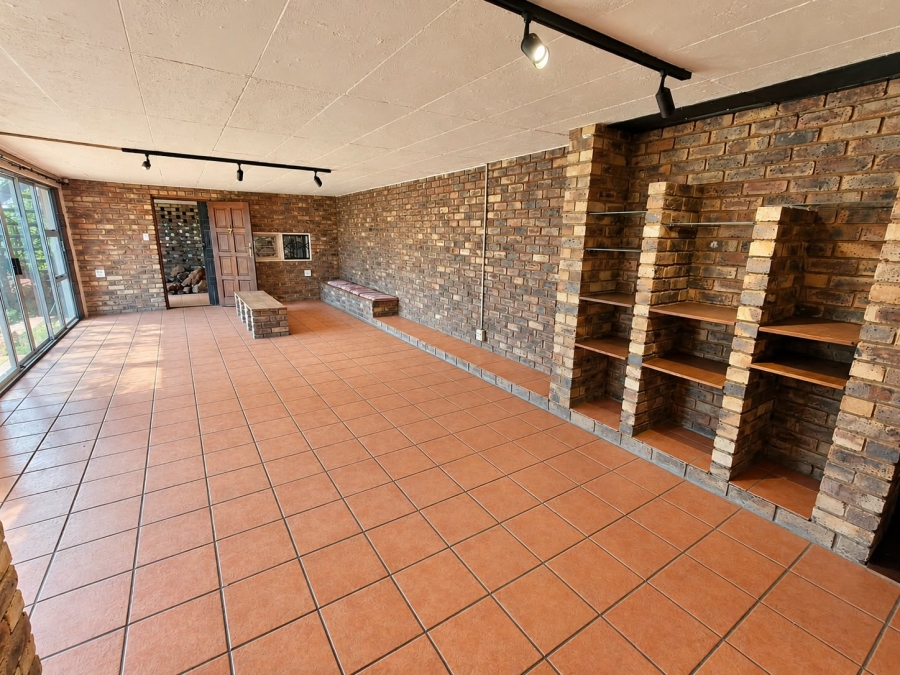3 Bedroom Property for Sale in La Montagne Gauteng