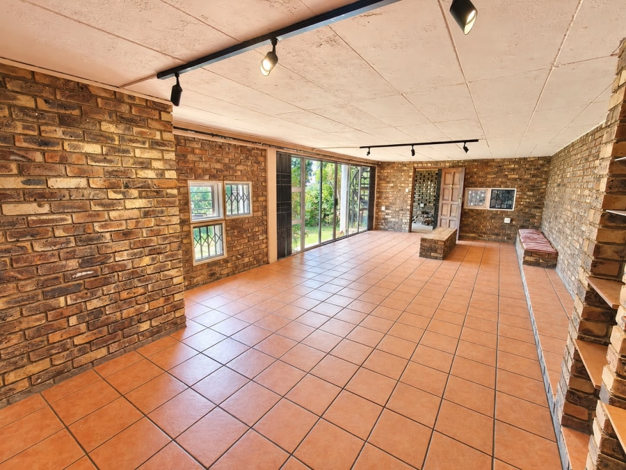 3 Bedroom Property for Sale in La Montagne Gauteng