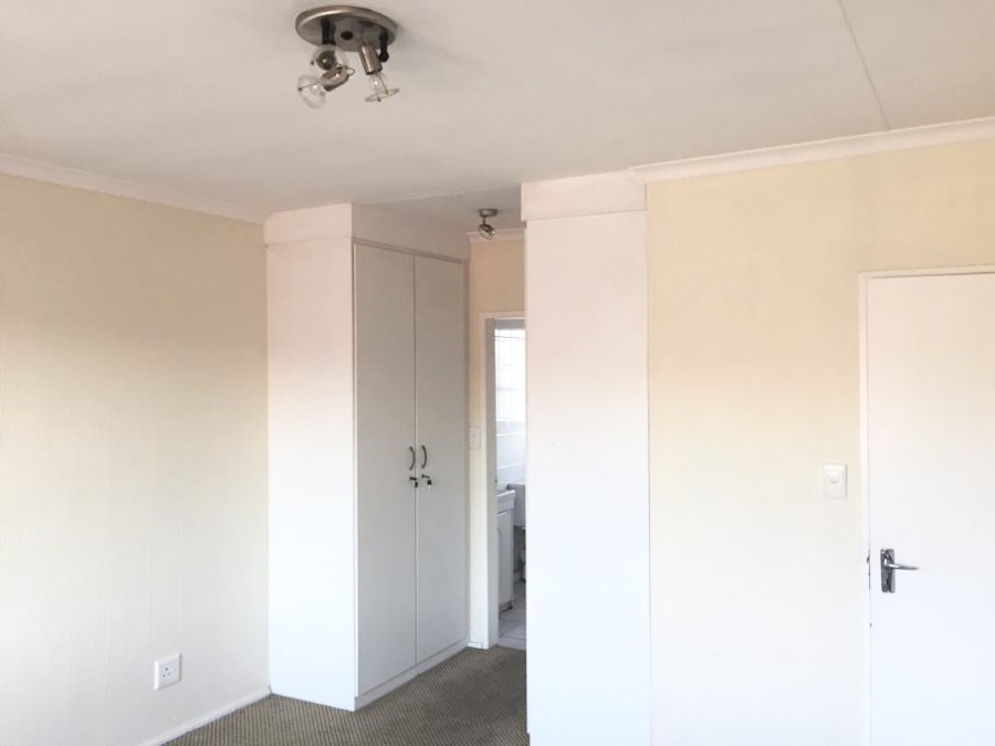 To Let 3 Bedroom Property for Rent in Vorna Valley Gauteng