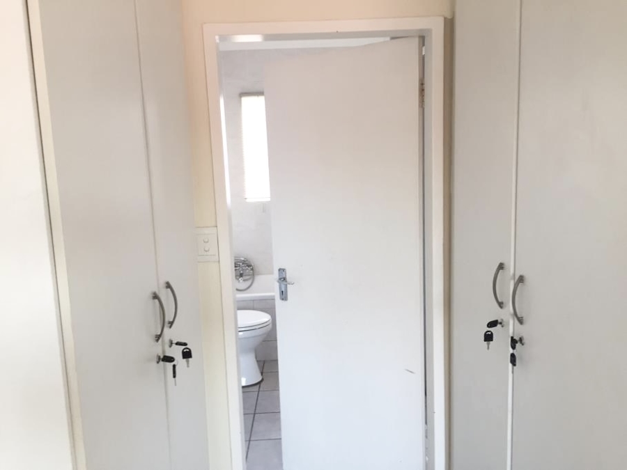 To Let 3 Bedroom Property for Rent in Vorna Valley Gauteng