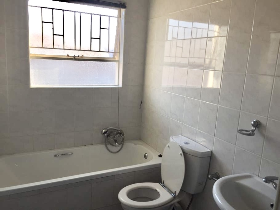 To Let 3 Bedroom Property for Rent in Vorna Valley Gauteng